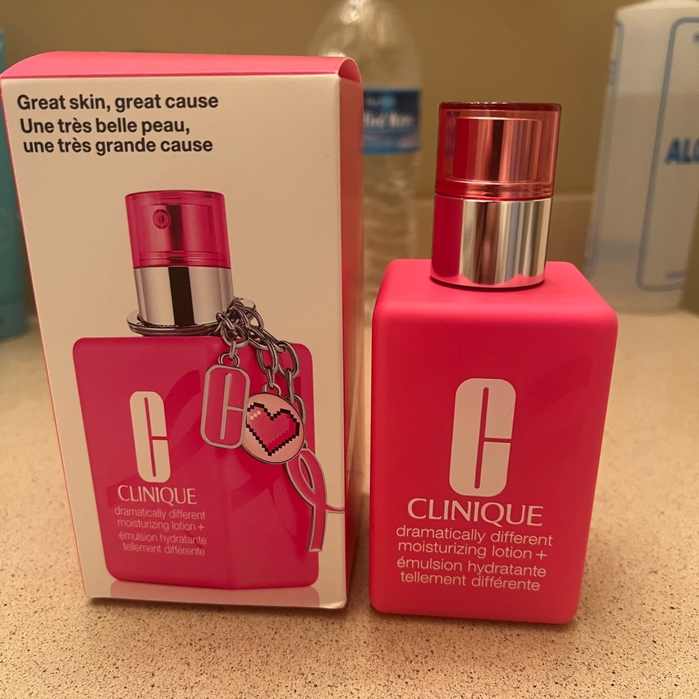 Clinique Limited-Edition Dramatically Different
Moisturizing Lotion+ JUMBO